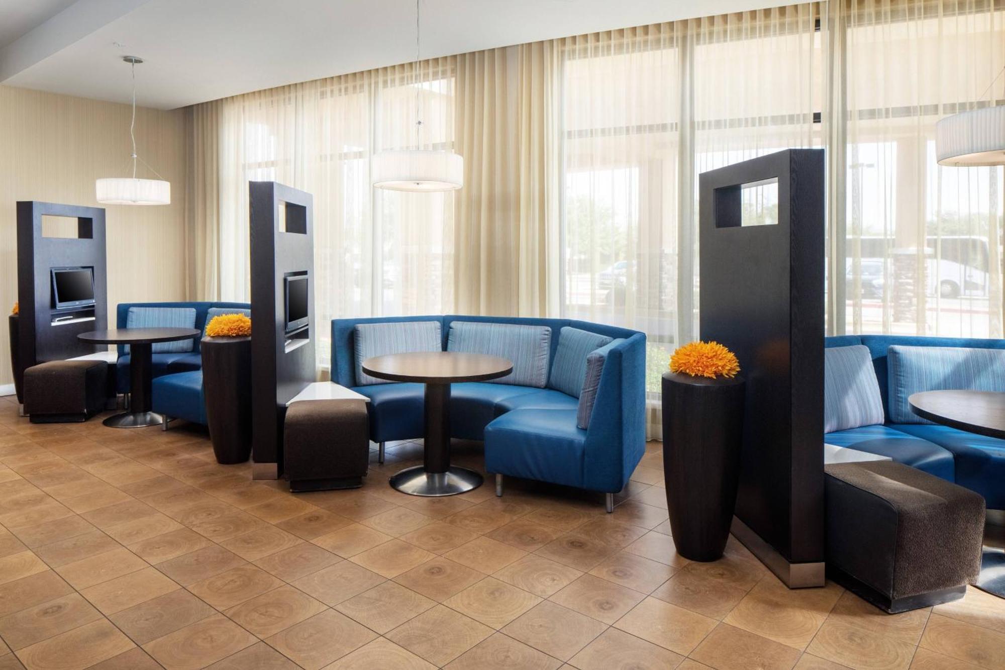 Courtyard By Marriott Lubbock Downtown/University Area Exterior photo