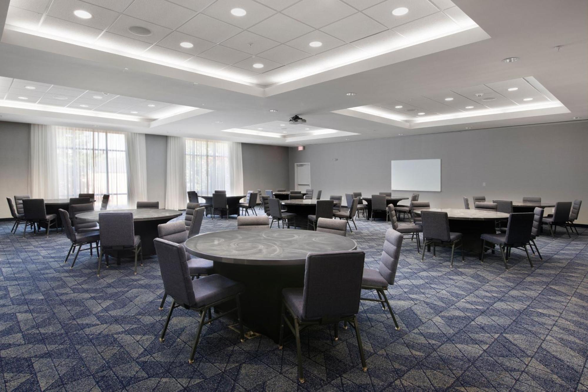 Courtyard By Marriott Lubbock Downtown/University Area Exterior photo