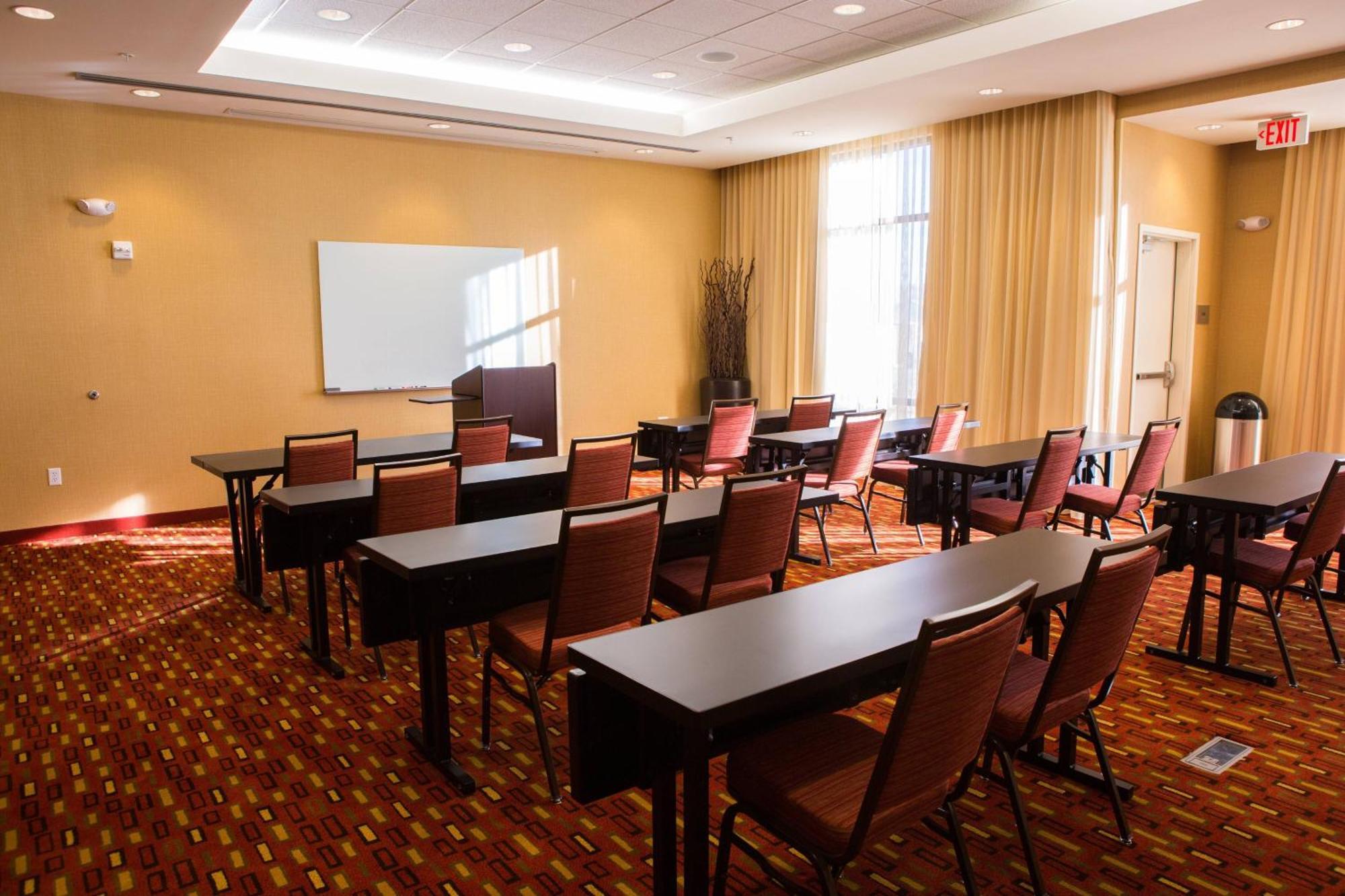 Courtyard By Marriott Lubbock Downtown/University Area Exterior photo